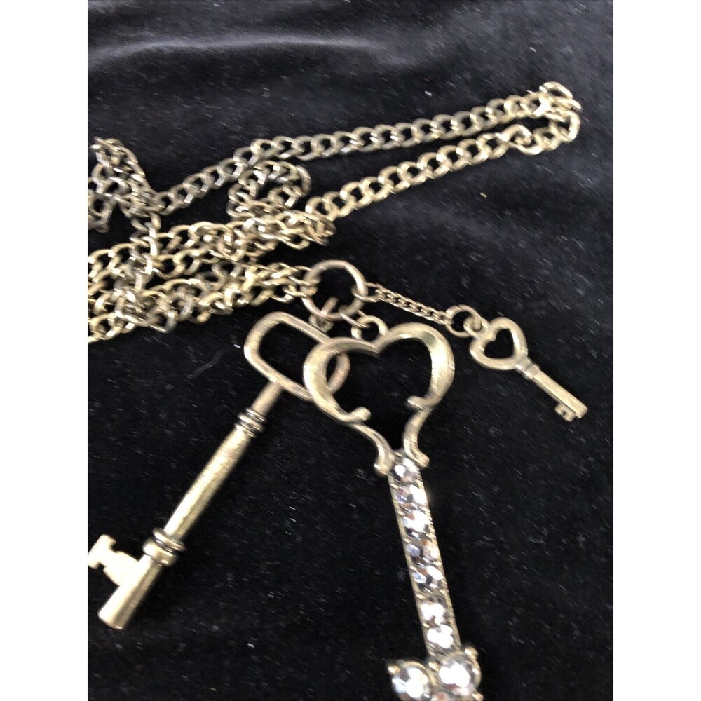 Vintage antique gold tone Decorative 3 Key pendant necklace with 26”chain